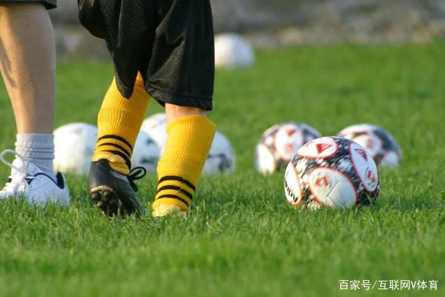 德天空：莱万拉师傅离队将腾出4千万薪资 拜仁不会再介入戈登转会